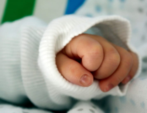 Un sistema aberrante blocca la mamma della neonata trasferita al Gaslini in Sardegna