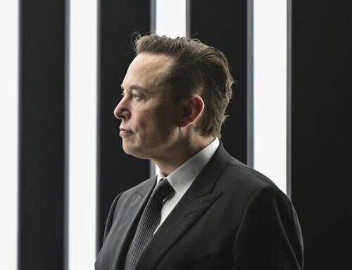 Elon Musk e altri chiedono una pausa per l’intelligenza artificiale, citando “gravi rischi per la società”